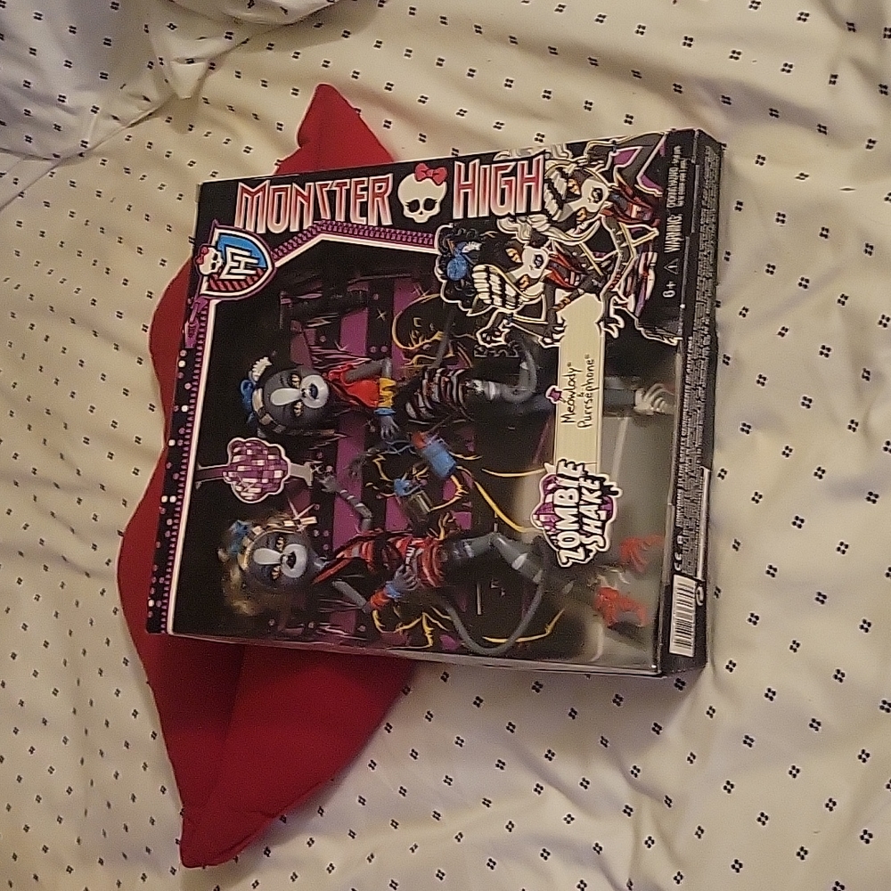 MONSTER HIGH DOLLS